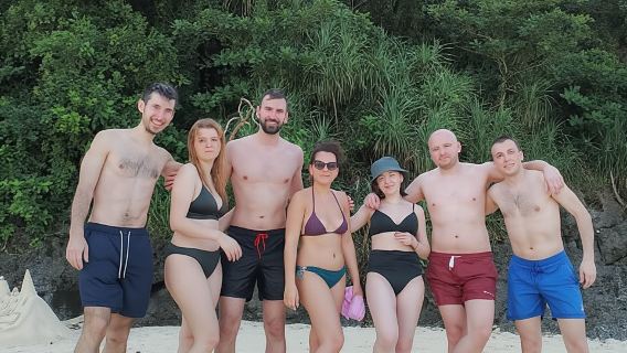 Вечеринка на лодке на закате на Боракае