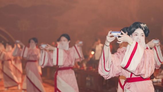 Foshan Chancheng Tanxiu Lingnan Palastbankett immersives Erlebnis (Lingnan-Bankett + immersives Theater-Dinner + Spezialitäten + optionales Hanfu-Kleiderwechsel-Erlebnis + Bankett verbindet Tradition und Moderne)