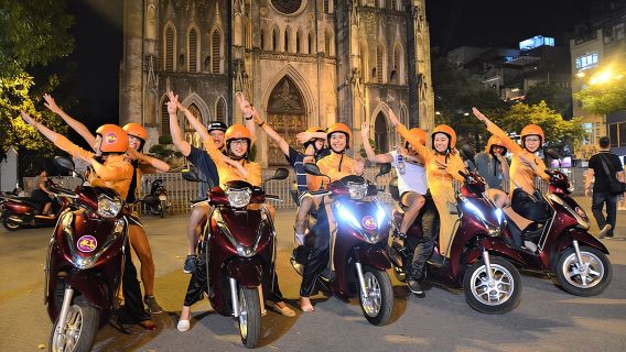 Tours gastronómicos en Hanói: Tour en scooter para amantes de la comida en Hanói guiado por mujeres