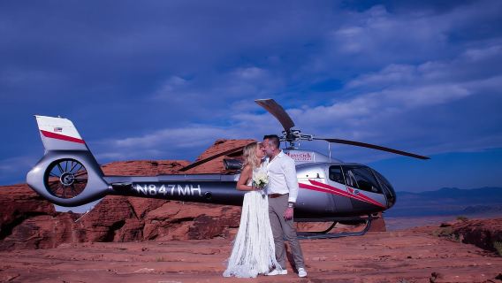 Helikopter-Hochzeitserlebnis im Valley of Fire, Nevada (inklusive Brautstrauß, Pastor, Fotograf, Hochzeitsmoderator und weitere Leistungen, alles inklusive)