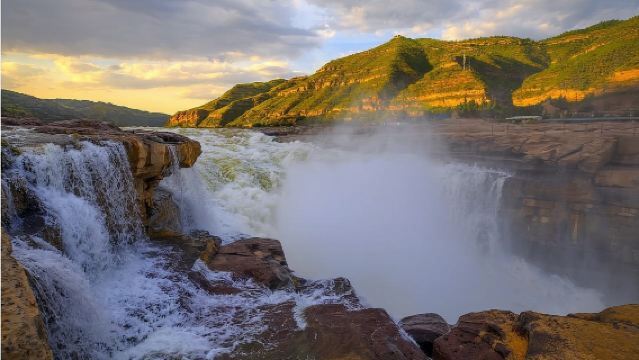 南泥灣+北京知青舊居+黃土風景觀景台+壺口瀑布一日遊包車