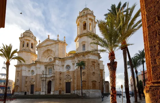 西班牙加的斯+加的斯主教座堂+塔維拉塔+Castillo de Santa Catalina一日遊