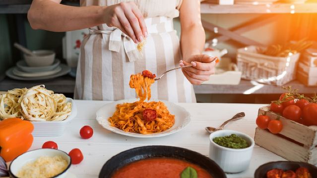 Home Cooking in Testaccio: Cacio e Pepe, Amatriciana, Carbonara