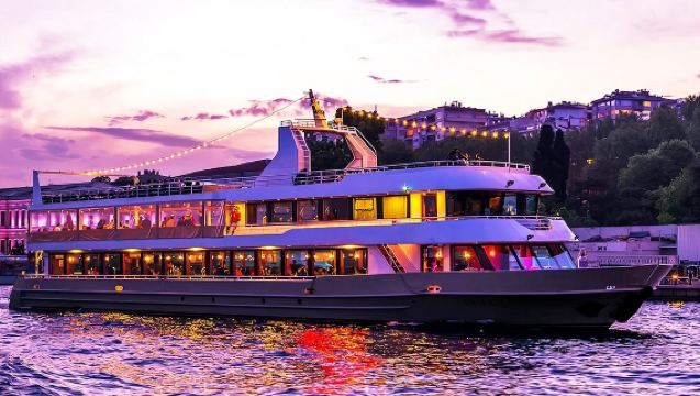 Bosphorus Dinner Cruise and Oriental Show