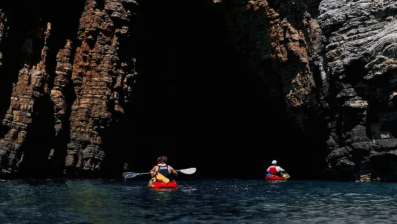 부드바 베이(Budva Bay): 해안 동굴로의 카약 & SUP 투어