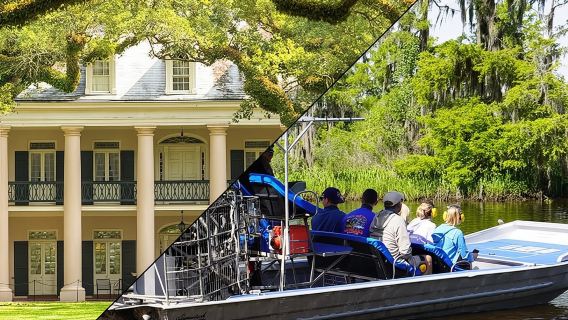 Oak Alley Plantation and Small Airboat Tour from New Orleans