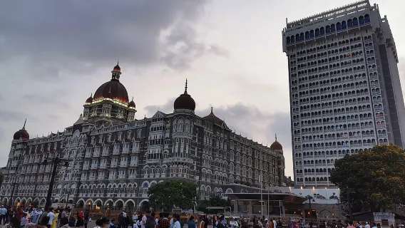 Customize private tour with pickup 