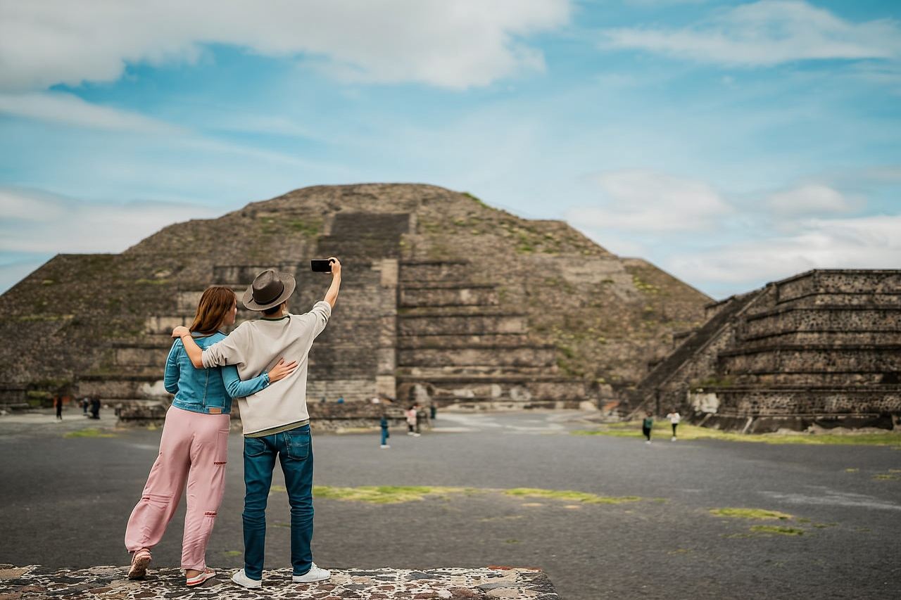 Mexico City 1-day tour to three major sites (Tlatelolco/Guadalupe/Zona Arqueologica Teotihuacan)