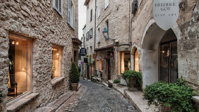 ทัวร์เต็มวันแบบรวมกลุ่มริเวียร่าฝรั่งเศสจากนีซ