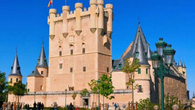 Tagesausflug von Madrid zur Burg von Segovia, Ávila und Toledo