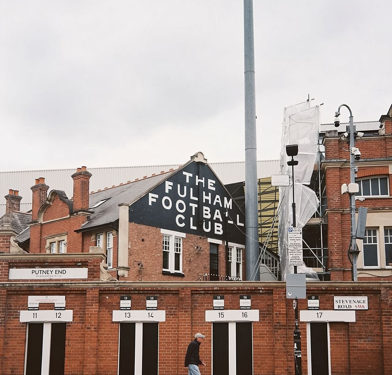 Craven Cottage - Fulham Premier League - Partido en casa del Fulham, mismo precio para todos los públicos [Vive la emoción del fútbol de la Premier League/No es necesario recoger las entradas]