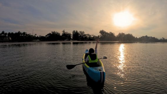 Atardecer: escapada en kayak por Tanjung Aru