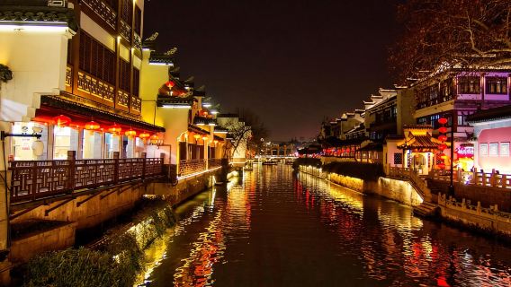 Nanjing: Nachtkreuzfahrt auf dem äußeren Qinhuai-Fluss für Erwachsene