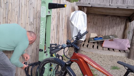 Farmhouse aperitif + electric bike tour in Monterosso al Mare