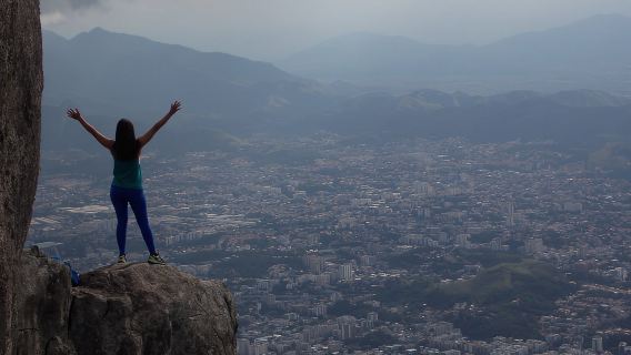 Tur Pendakian Berpemandu Bico do Papagaio di Hutan Tijuca