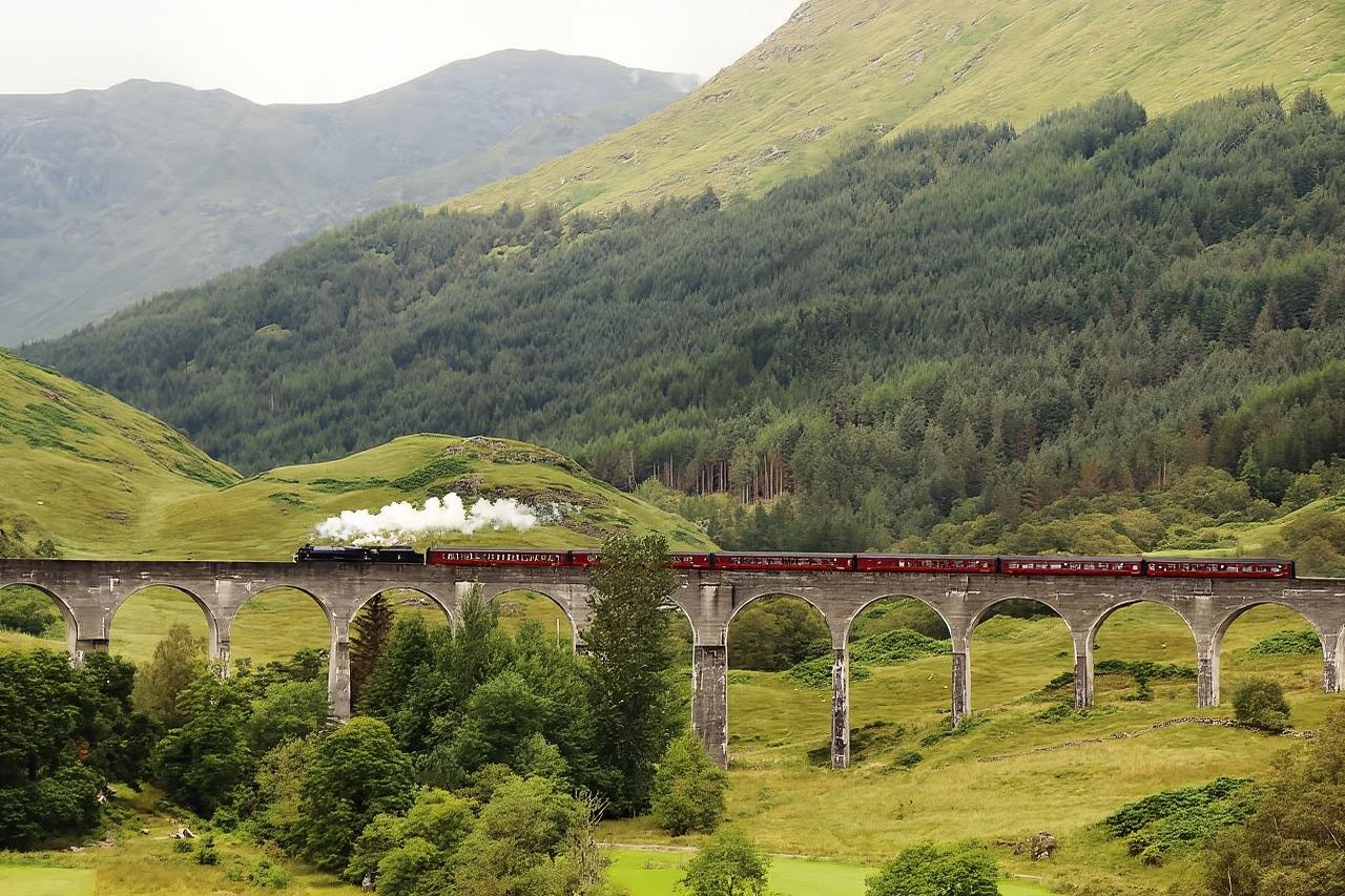 Glasgow Departure: Glenfinnan Viaduct + Glencoe + Highlands Day Tour from the UK