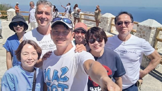 ทัวร์ซานโตรินีพร้อมบริการเรือ – ข้ามคิวขึ้นกระเช้า