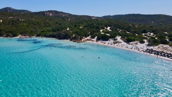 Κόστα Σμεράλντα: μια παραμυθένια εκδρομή που συνδυάζει πολυτελές, φύση και χαλάρωση
