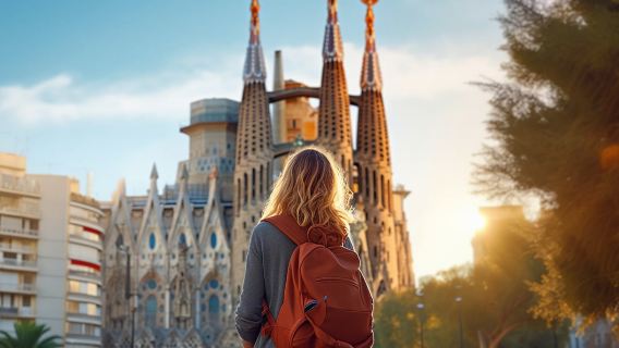 Tour guiado en inglés por la Basílica de la Sagrada Família con acceso opcional a la Torre