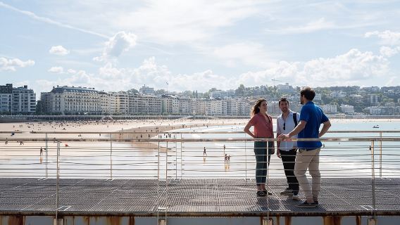 San Sebastian Walking Tour with Pintxo and Drink