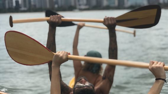 Hawaiian Canoe Tours on Islands, Secret Beaches and Unforgettable Landscapes