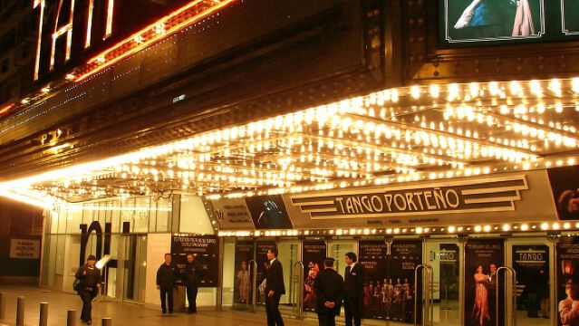 Pertunjukan Tango Porteño dengan Makan Malam Pilihan di Buenos Aires