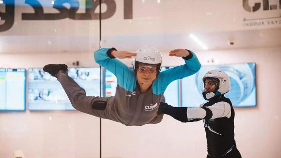 Experiencia de vuelo en el túnel de viento cubierto CLYMB de Abu Dabi