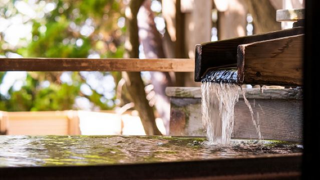 Excursión privada en coche de un día a las montañas, jardines y aguas termales de Kōbe desde Osaka