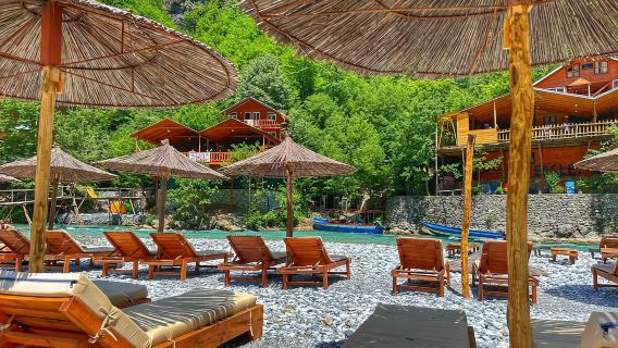 Von Tirana/Shkodra: Tagesausflug zum Komani-See und zum Shala-Fluss