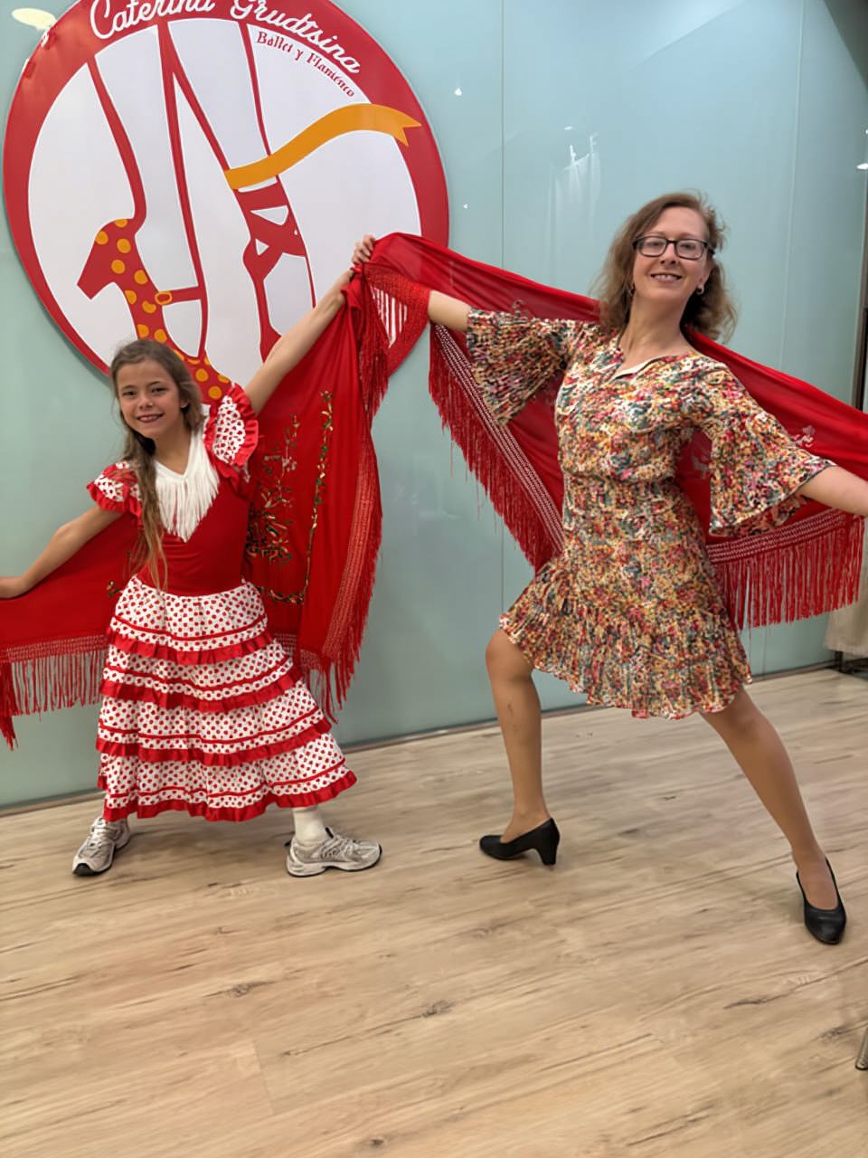 45 minutes flamenco dance class for family in Málaga
