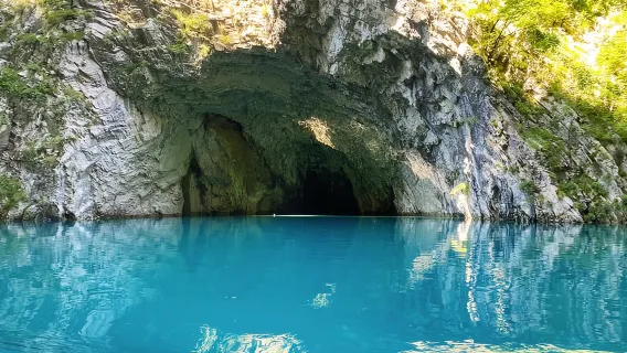 Tirana : excursion d'une journée au lac Komani et excursion en bateau sur la rivière Shala