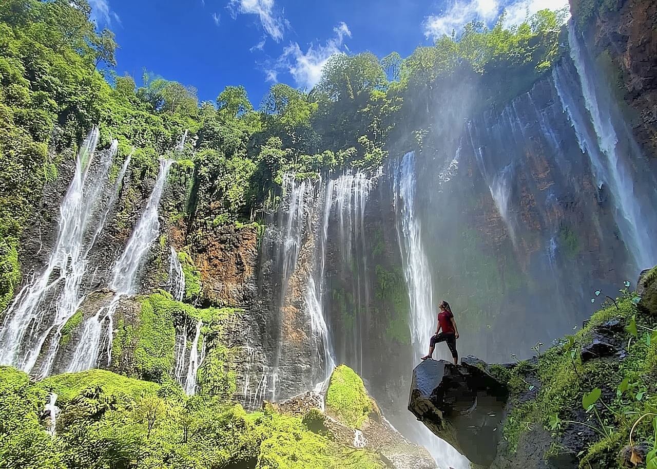 Excursion d'une journée aux chutes de Tumpak Sewu | Prise en charge à Surabaya | Inclut le billet d'entrée et le guide | Prestataire local direct | Personnalisable