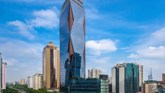 Stay at the Hilton Guangzhou for one night with double breakfast included the next day, explore the Beijing Road Cultural Tourism Zone, and enjoy a five-star Hilton experience.