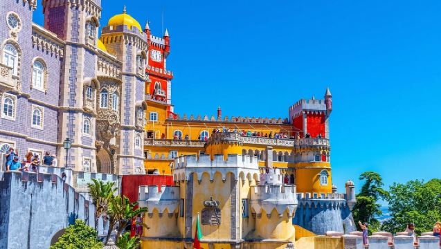 Small Group Tour to Sintra, Pena Palace, Cabo Roca and Cascais