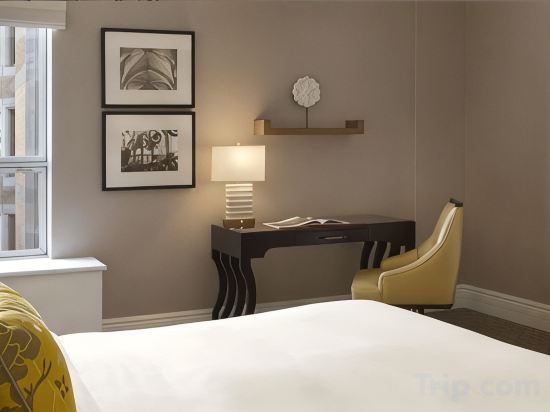 Fairmont Le Chateau Frontenac Room Type - Deluxe Queen Room