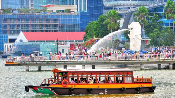 Singaporenjoen näköalristeily Singapore River Cruise - vanhanaikaiset puulaivaliput Clarke Quaystä