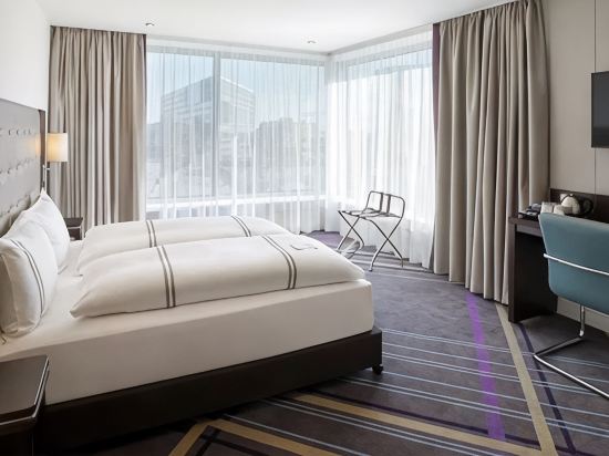 Premier Inn M Room Type - Accessible Room