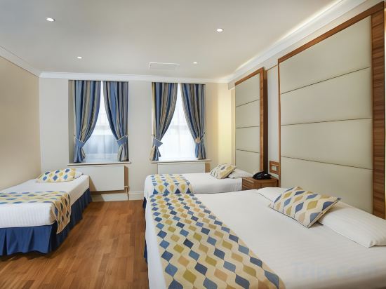 Royal Eagle Hotel Room Type - Standard Quadruple Room Royal Eagle Hotel Room Type - Standard Quadruple Room