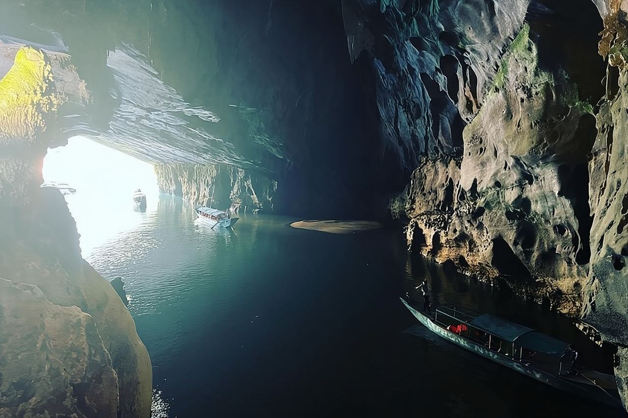 Excursión de un día a la cueva Phong Nha y la cueva Paraíso en grupo reducido al País de las Hadas