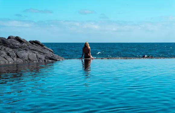 莫尼茲港、塞沙爾、法納爾森林、開篷4X4車上的懸崖空中漫步