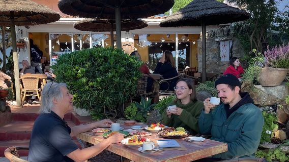 Half-Day Tour in Cascais / Sintra with Brunch and Wine Tasting