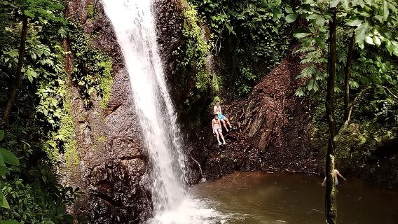 Wandel langs 10 watervallen in Jacó