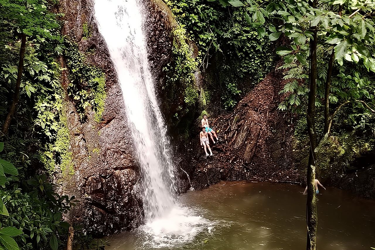Hike 10 Waterfalls in Jacó 