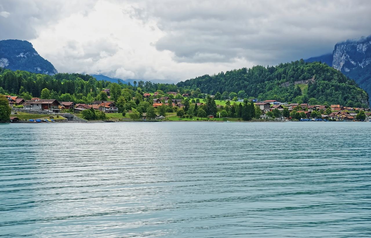 瑞士因特拉肯+布里恩茨湖一日遊-可定制【中文專車-舒適純淨】