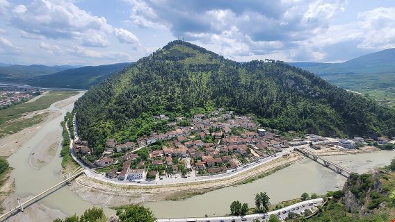 Esperienza Premium a Berat: Castello UNESCO, Fede e Città Vecchia