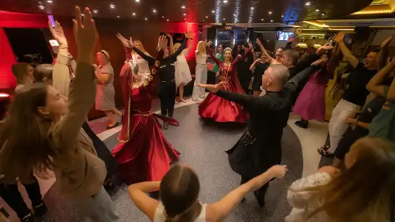 Istanbul: Bosphorus Dinner Cruise & Turkish Night Show