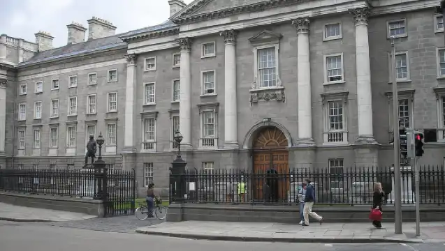 Dublin: Sightseeing Walking Tour in German