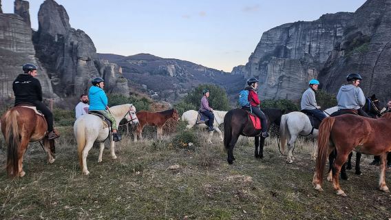 Kastraki: Paseo matutino a caballo por Meteora con visita al monasterio