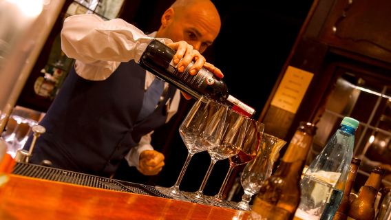 Elegantes Vier-Gänge-Dinner mit Speisen und Weinbegleitung in Venedig