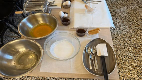 Venesia: Kelas Memasak Pasta dan Tiramisu dengan Anggur